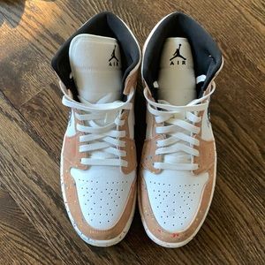 Air Jordan 1’s Mid